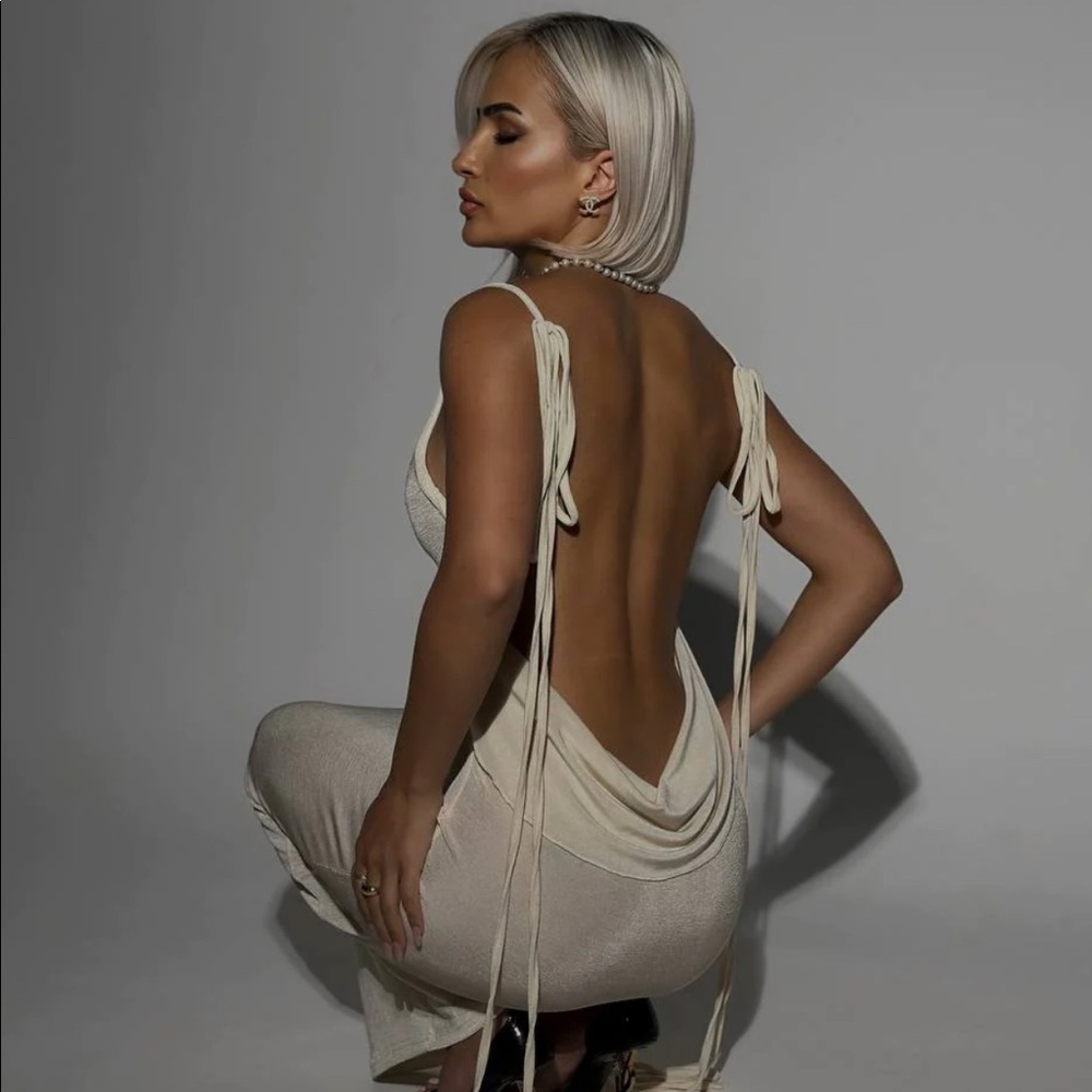 Backless Maxi Dress - white
